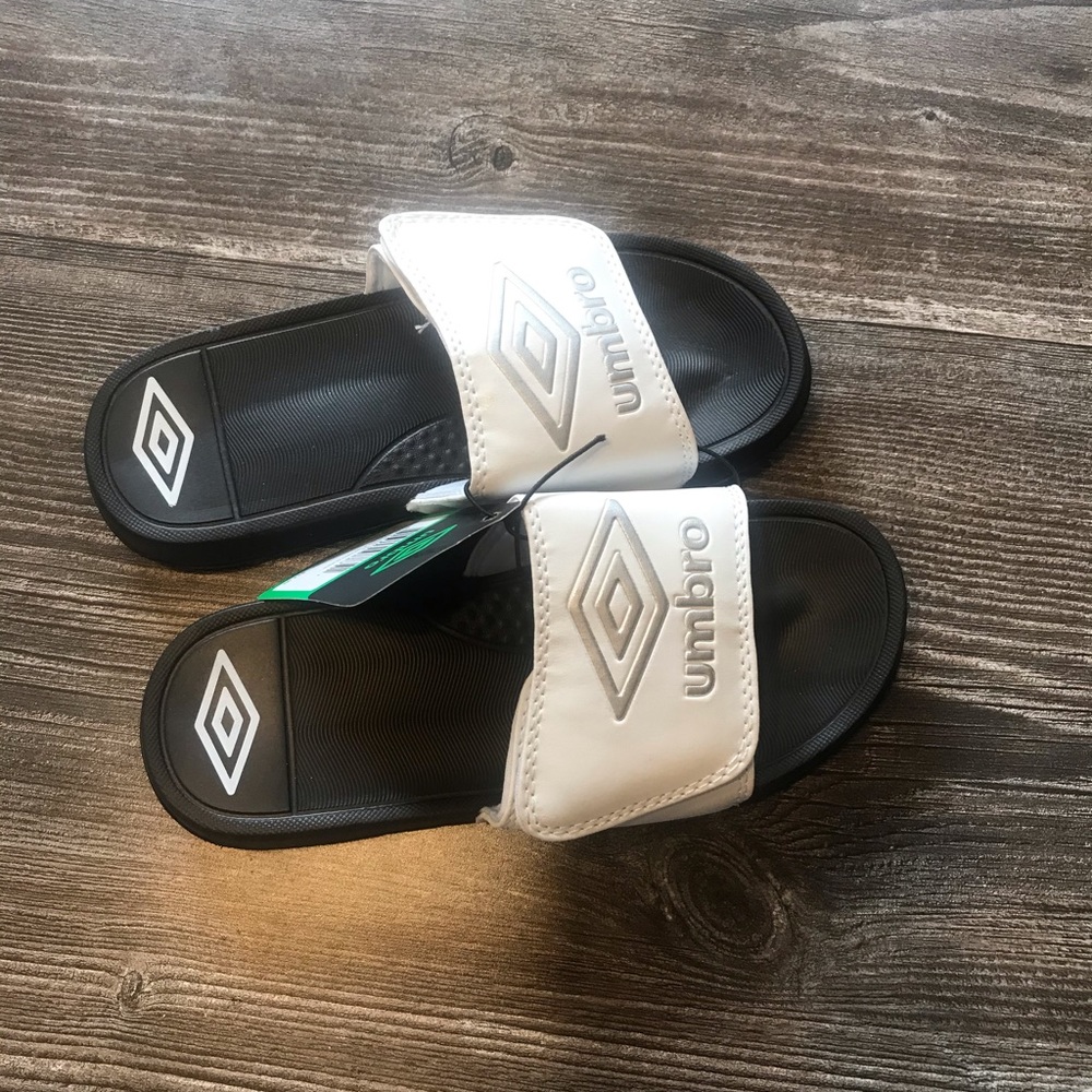 Embro white slippers